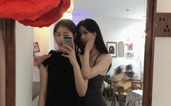 女生迈开腿让男生打扑克PPT